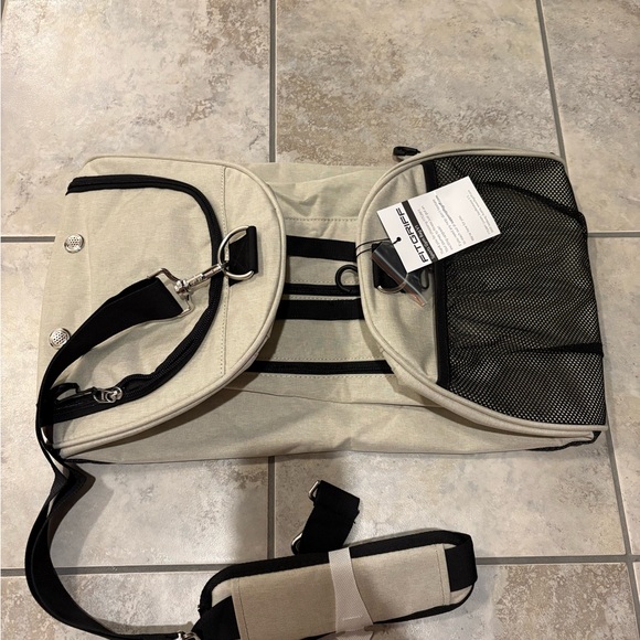 Beige Duffel/Gym Bag *brand new* - Picture 3 of 4